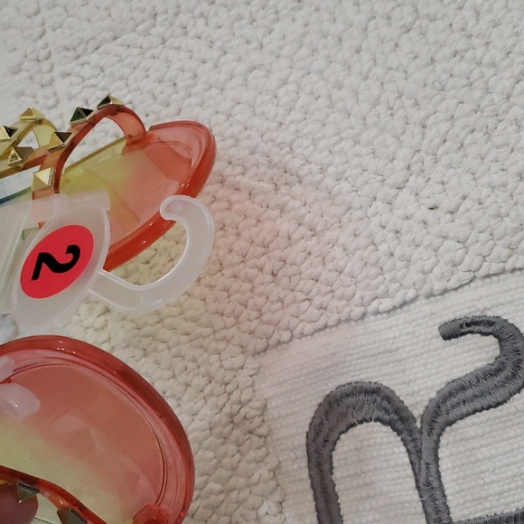 TAHARI JELLY SANDALS - Picture 7 of 8